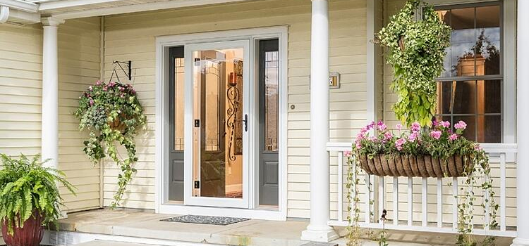 screen door installation in Miramar